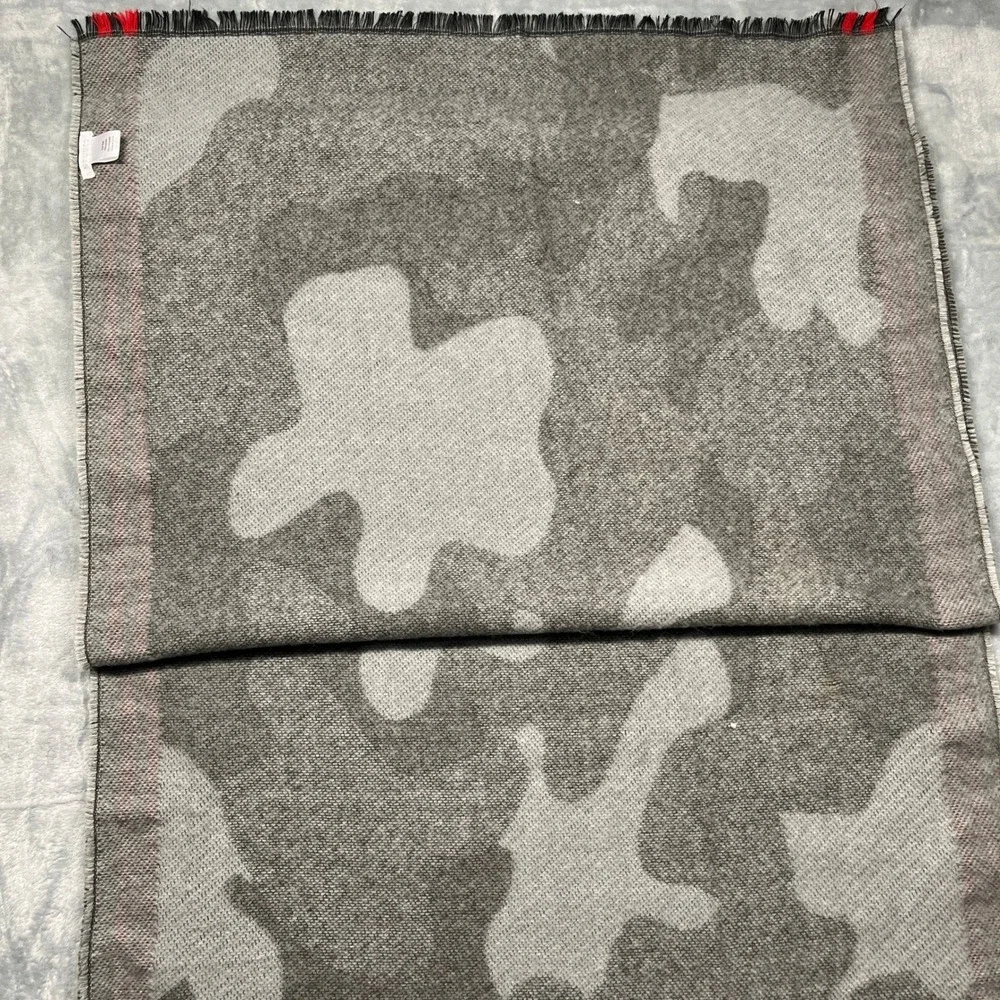 Studio‎ Scarf Grey Camo Red Stripe Fringed Knit Rectangular Wrap